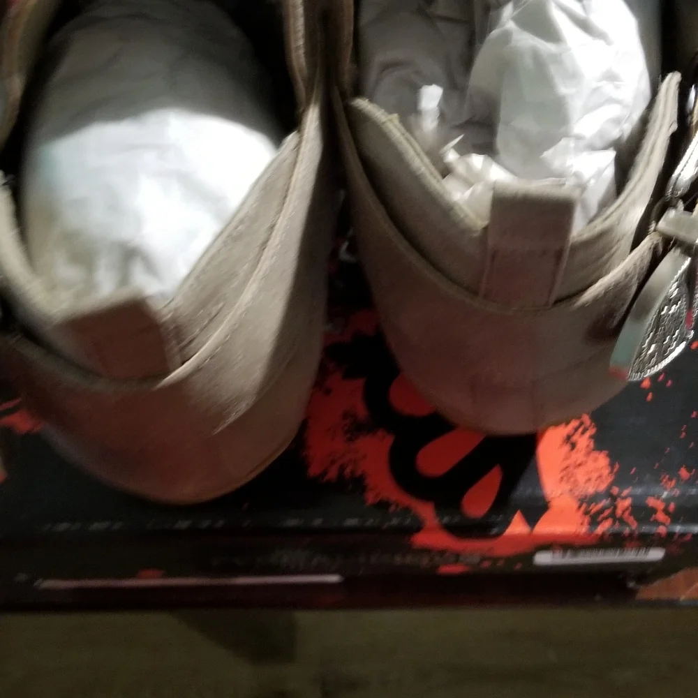 Fergalicious 11 Battle Doe booties NIB - Picture 2 of 4